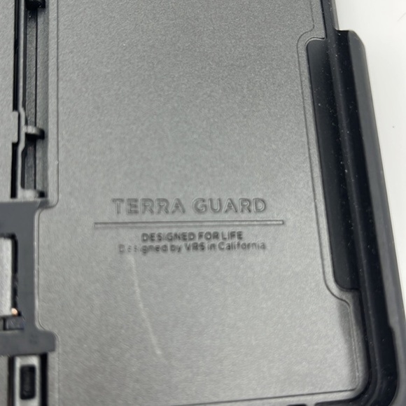 The Ultimate Galaxy Z Fold 4 5G Protector: VRS DESIGN Terra‎ Guard - Picture 2 of 6